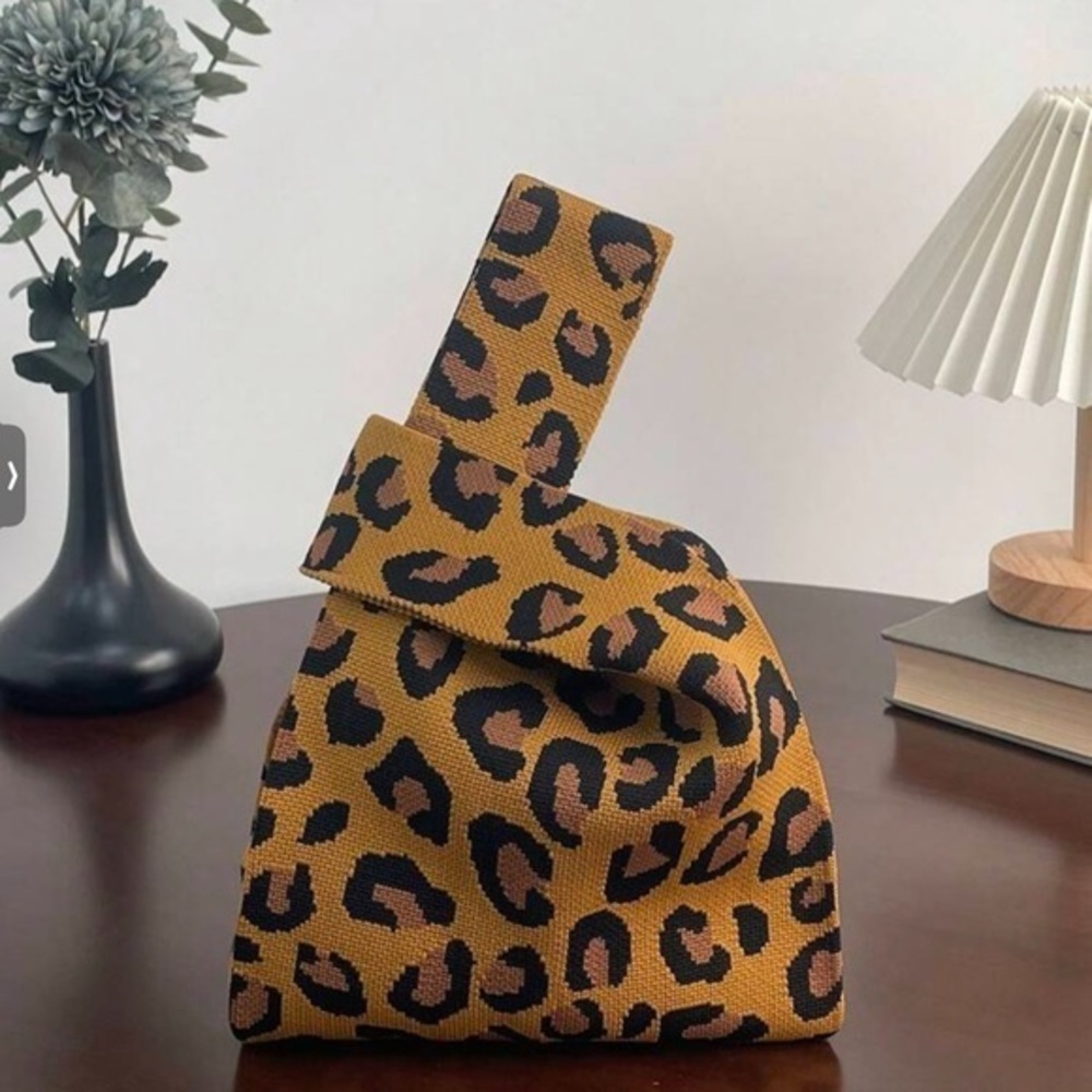 ✨NEW✨ Leopard Print mini wrist wristlet Bag clutch - Picture 1 of 8